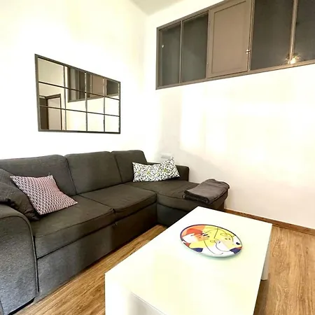 Апартаменти Spacious Cocoon Close To The