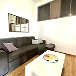 아파트 Spacious Cocoon Close To The