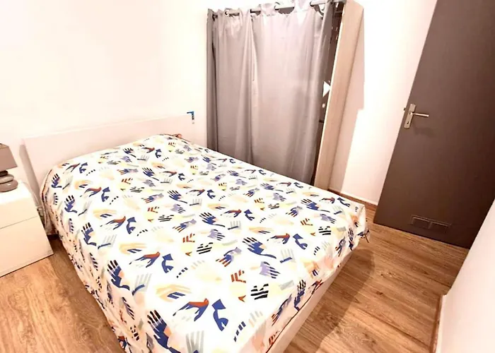 Spacious Cocoon Close To The *