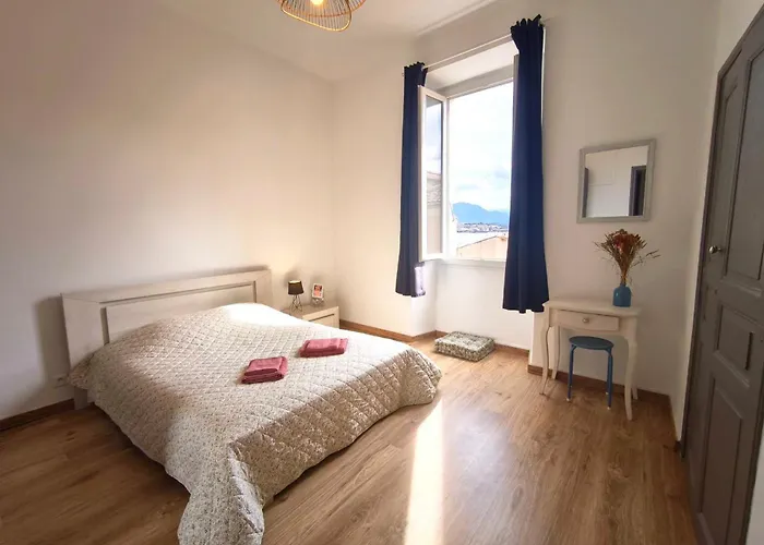 Spacious Cocoon Close To The Appartement